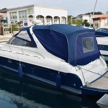 Dignity2-nuits Sur Les Flots-bateau A Quai * Saint-Raphael (Var)
